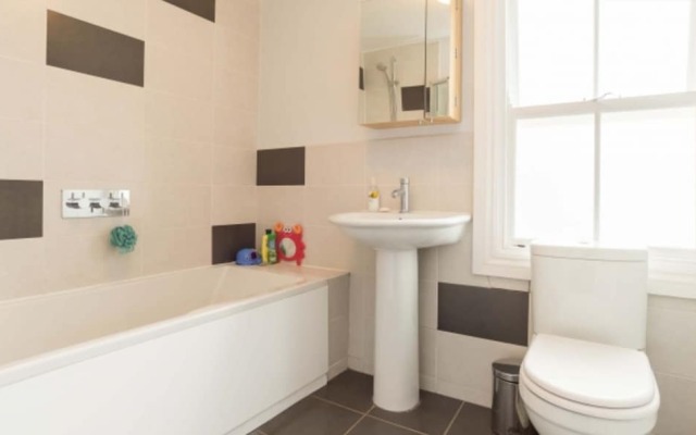 Veeve - 4 bed house, Winston Road, Stoke Newington