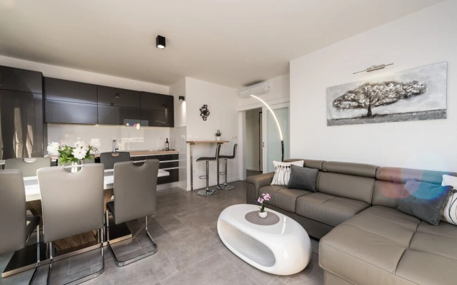 Villa Magnifica Penthouse with Jacuzzi