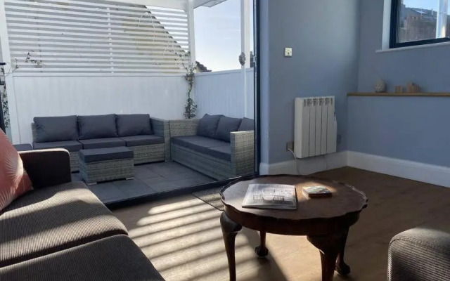 55 High Street - Designer House by Sea