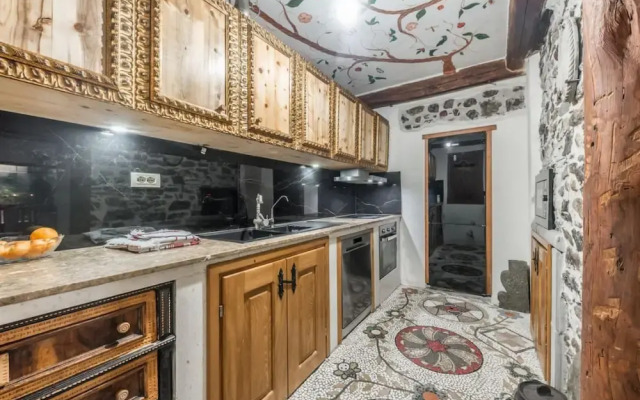 Kanuni - Authentic Albanian House