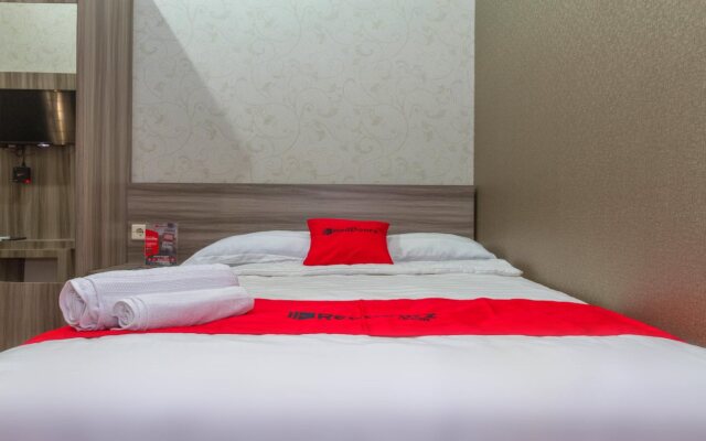 RedDoorz Plus Near IPDN