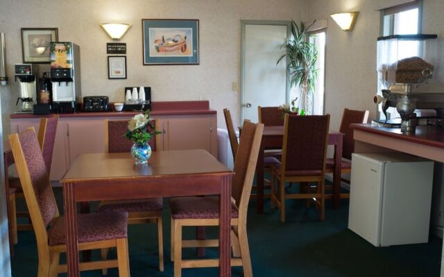 Budget Host Inn Columbia