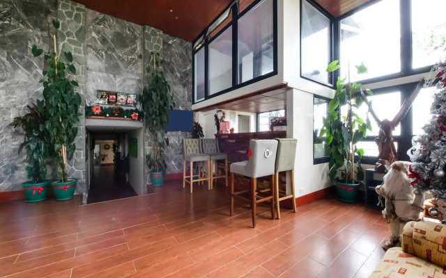 OYO 492 Sunset View Ridge Residences