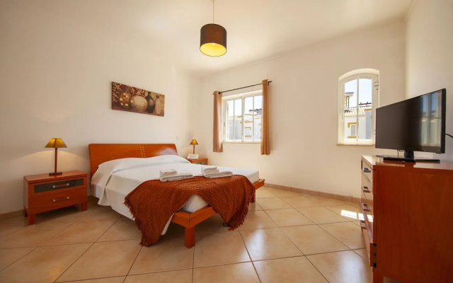 FF 01 - Bedroom 1 in Sea Breeze Guesthouse