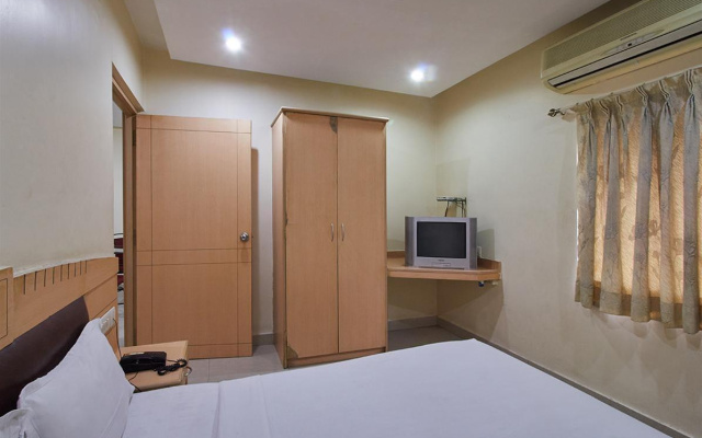 Hotel O Padmini Near Lakdikapool Metro Station – Guest Rooms – Hyderabad