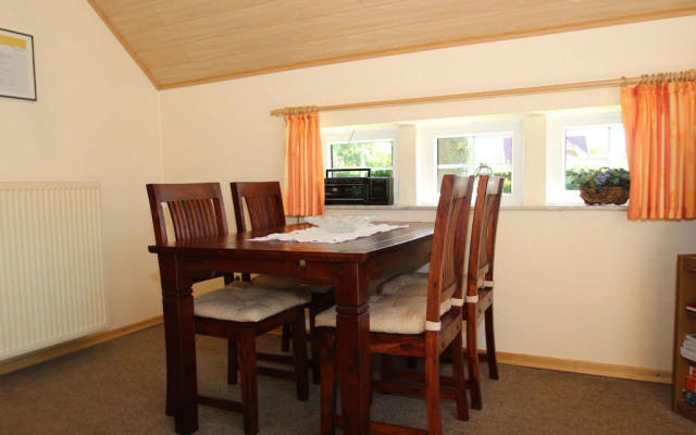 Terraced house in Strackholt with terrace