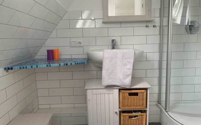 "luv" in House Smaswai 10