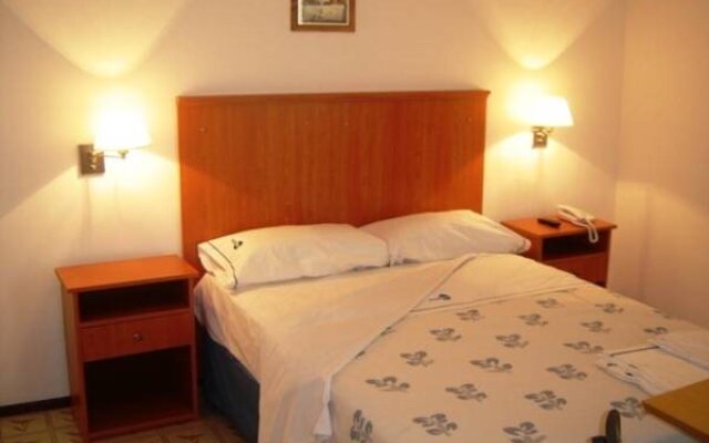 Mari Plaza Hotel