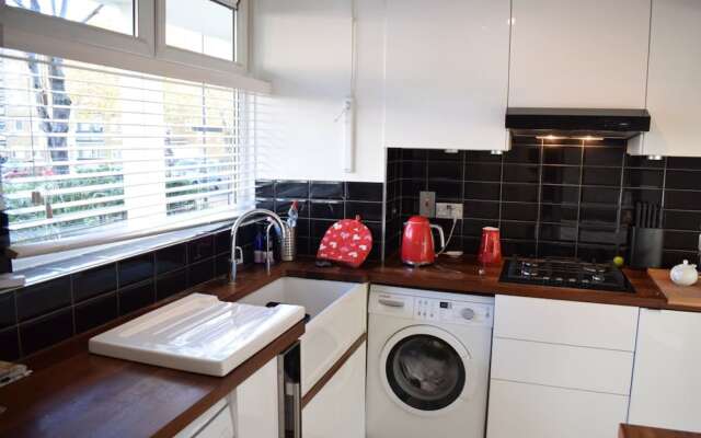 3 Bedroom House With Garden in Brixton