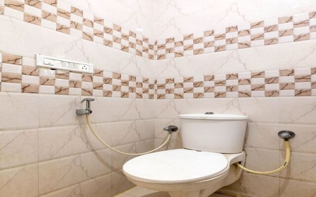 Oyo 22900 Sri Sai Suites