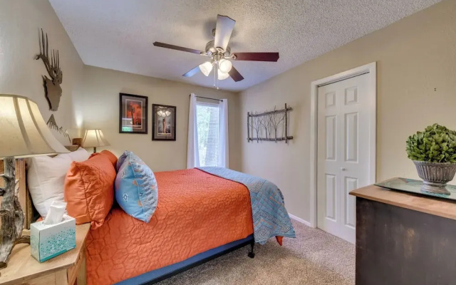 Ruidoso Home w/ Patio, Walk to Restaurants!