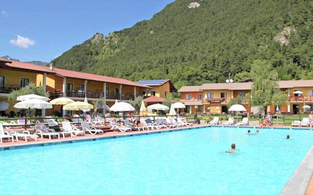 Lake Garda, Beautiful Residence Features Many Facilities