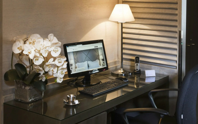 Hotel Longchamp Elysees