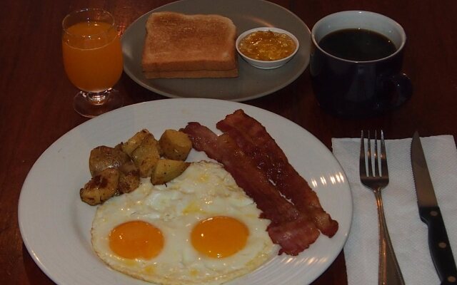 Richman Poorman Guesthouse