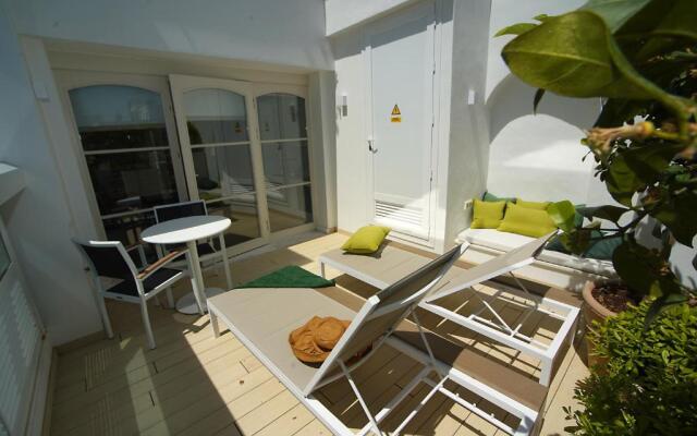 Plaza Mina Suites - Adults Recommended