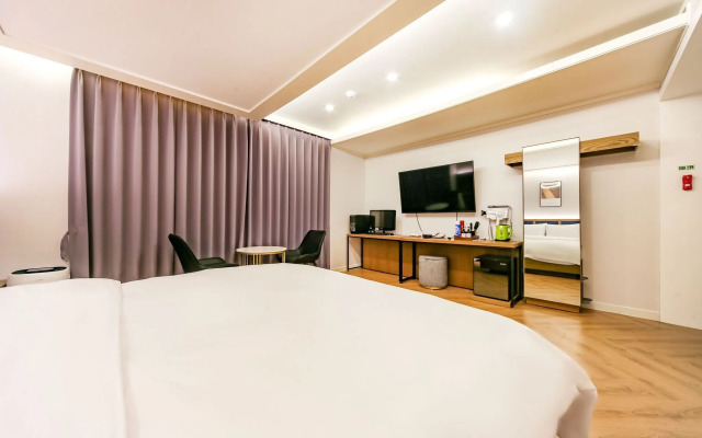 Dongchon Amusement Park Gallery Hotel