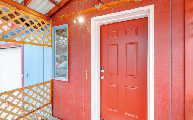 Near Dtwn & Pioneer Park: Fairbanks Home w/ Deck!
