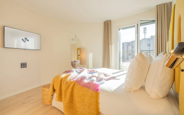 Yuna Porte Maillot - ApartHotel