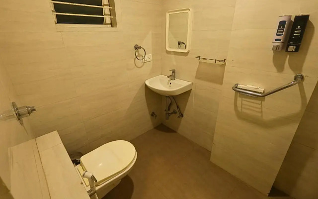 Fabhotel Arcade Inn Suites