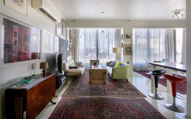 Trumpeldor - 2 Bed Apartment of Art!