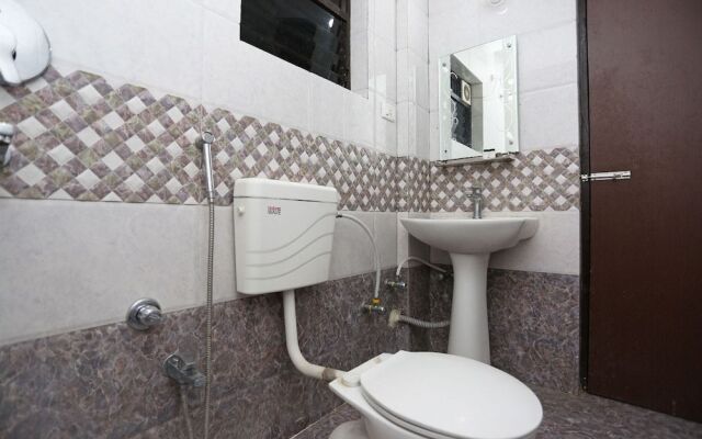 OYO 24694 Hotel Satya Inn