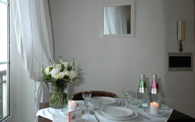 Holiday Apartment - Paris Apartments - Conde Chic Studio