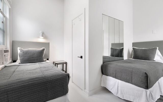 Village Latch Inn Hotel