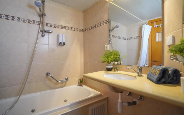 two bed room apartment 5 min walk to the beach