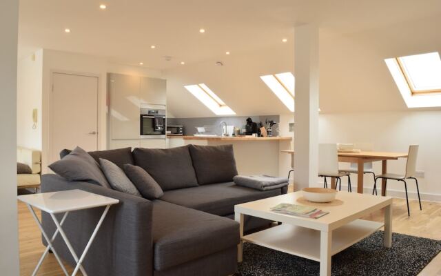 Modern 2 Bedroom Apartment in Balham