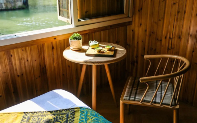 Wuzhen Jingyou Inn