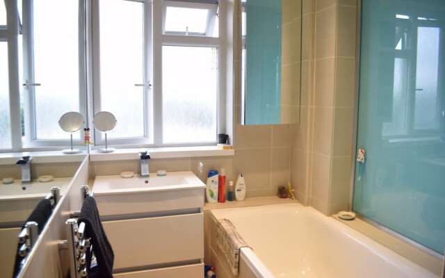 1 Bedroom Apartment in North London