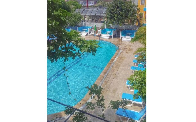 Nicholas Garden Hotel