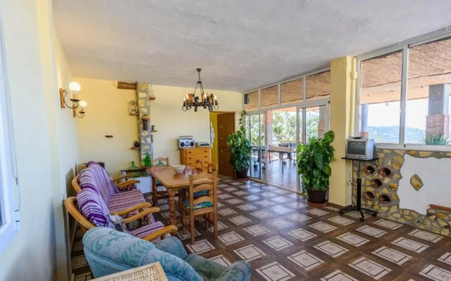 Cortijo La Encina Sayalonga by Ruralidays