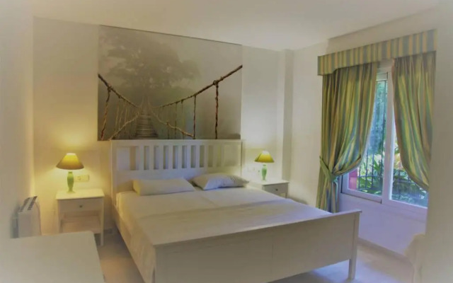 Marbella beachside apartment in 5 star gated