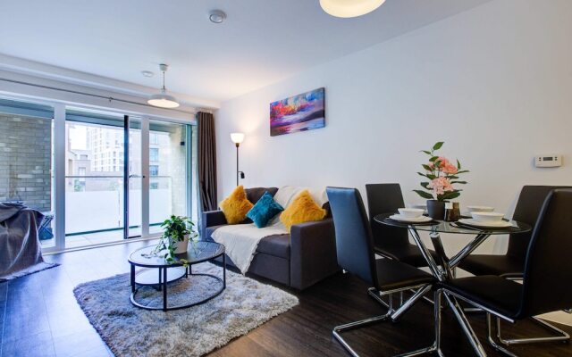 Modern Greenwich Flat With Parking