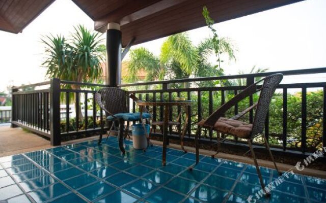 Pattaya Downtown 5 Bedrooms Pool Villa
