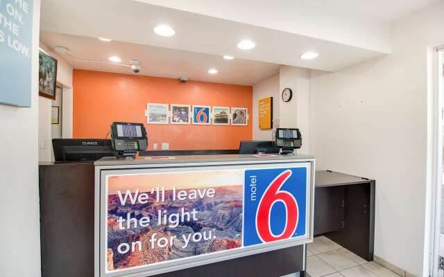 Motel 6 Phoenix East