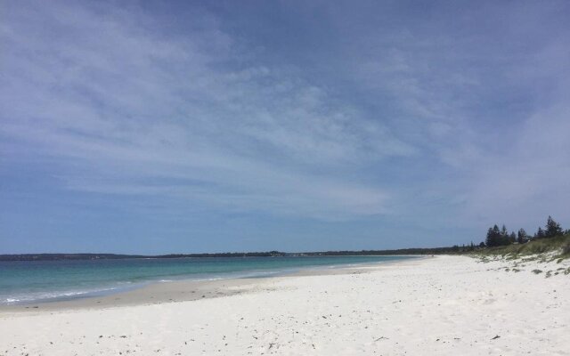 Hayes Beach House, Jervis Bay - Pet Friendly Award Winner - Fireplace