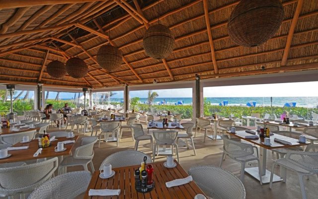Beachcomber Resort & Club