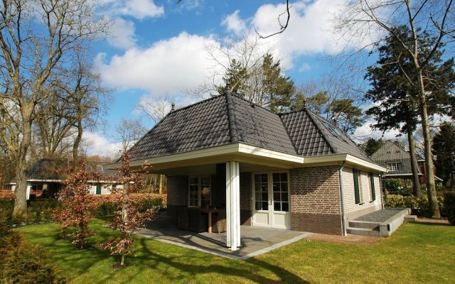 Detached Villa with Outdoor Fireplace near Veluwe