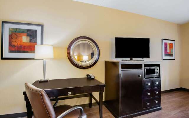 La Quinta Inn & Suites by Wyndham Bel Air/I-95 Exit 77A