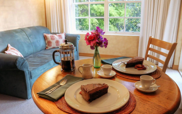 Vineyard Cottages & Cafe