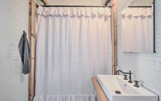 Charming 100-year-old Home < 1 Mi to Downtown