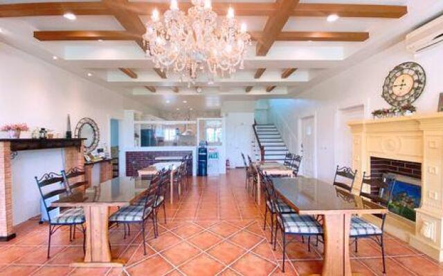 Isa Butterfly Kids BnB