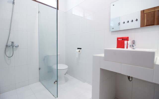 RedDoorz Plus near Alun Alun Selatan 2