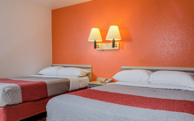 Super 8 by Wyndham Turlock