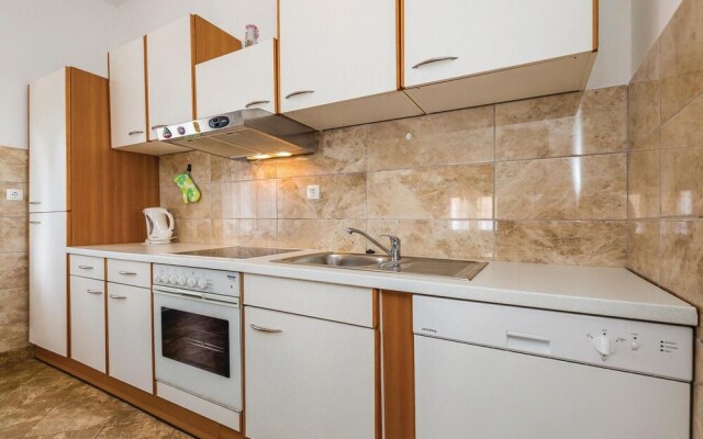 Stunning Apartment in Lukovo Sugarje With 2 Bedrooms