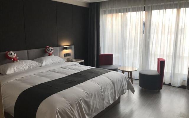 Thank Inn Plus Hunan Yueyang Yueyanglou District Dongting Road