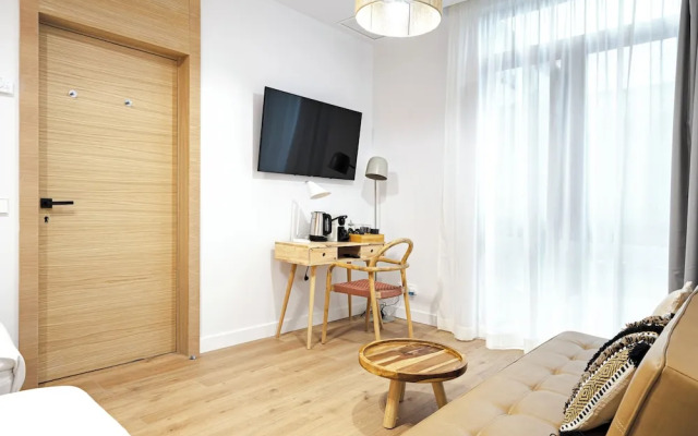 Vallecas Suites by Olala Homes