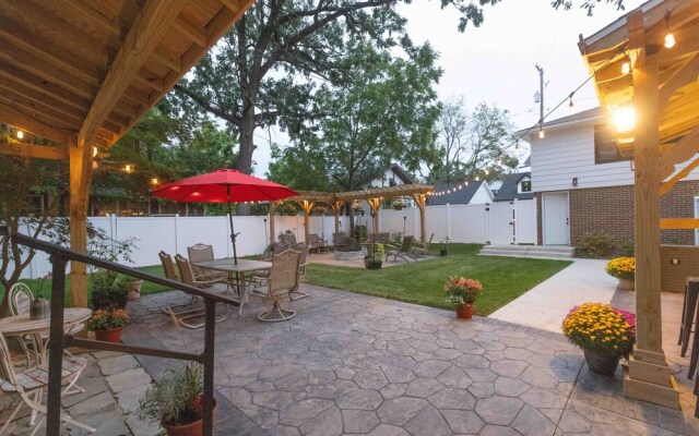 4 BDR Lake Geneva Estate Across From Beach!